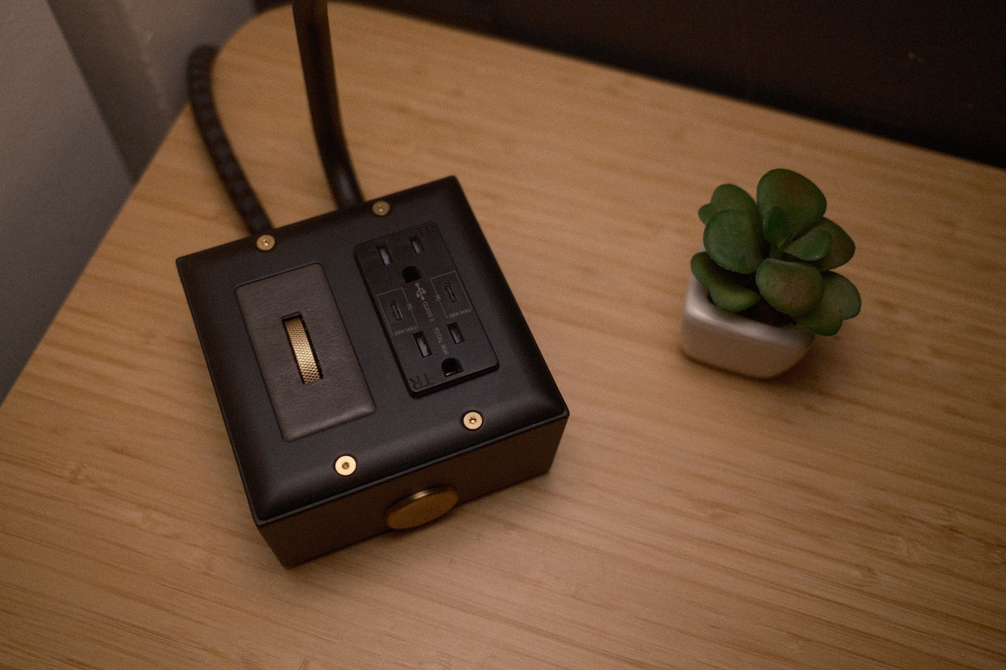 NEW EUGENE FADE Smart USBC/DUAL USBC 36W PD Surge Protected Table Lamp Carrara (Matte) Black