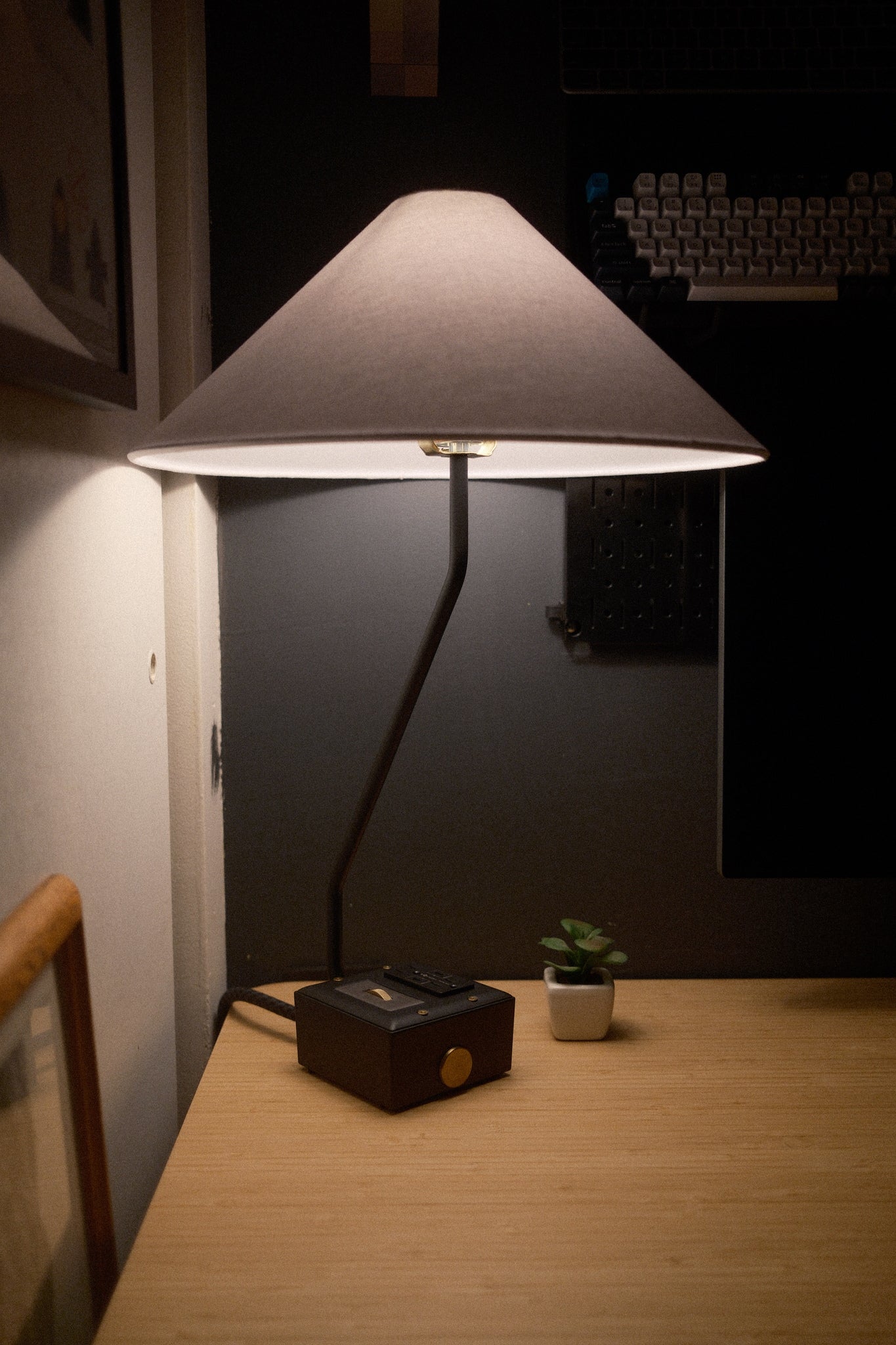 NEW EUGENE FADE Smart USBC/DUAL USBC 36W PD Surge Protected Table Lamp Carrara (Matte) Black