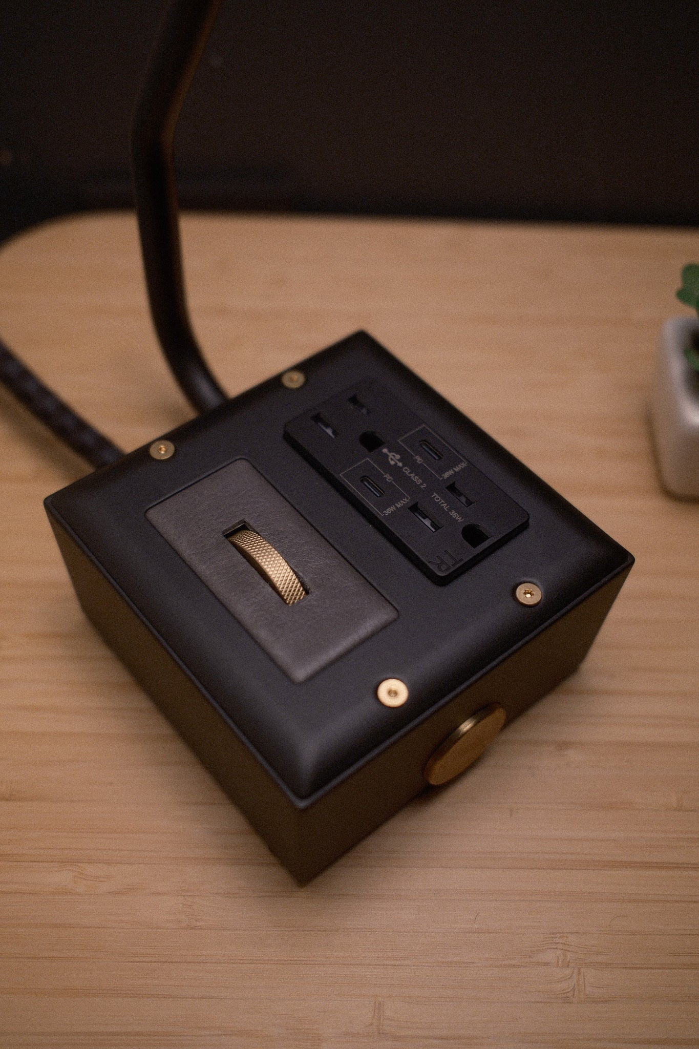 NEW EUGENE FADE Smart USBC/DUAL USBC 36W PD Surge Protected Table Lamp Carrara (Matte) Black