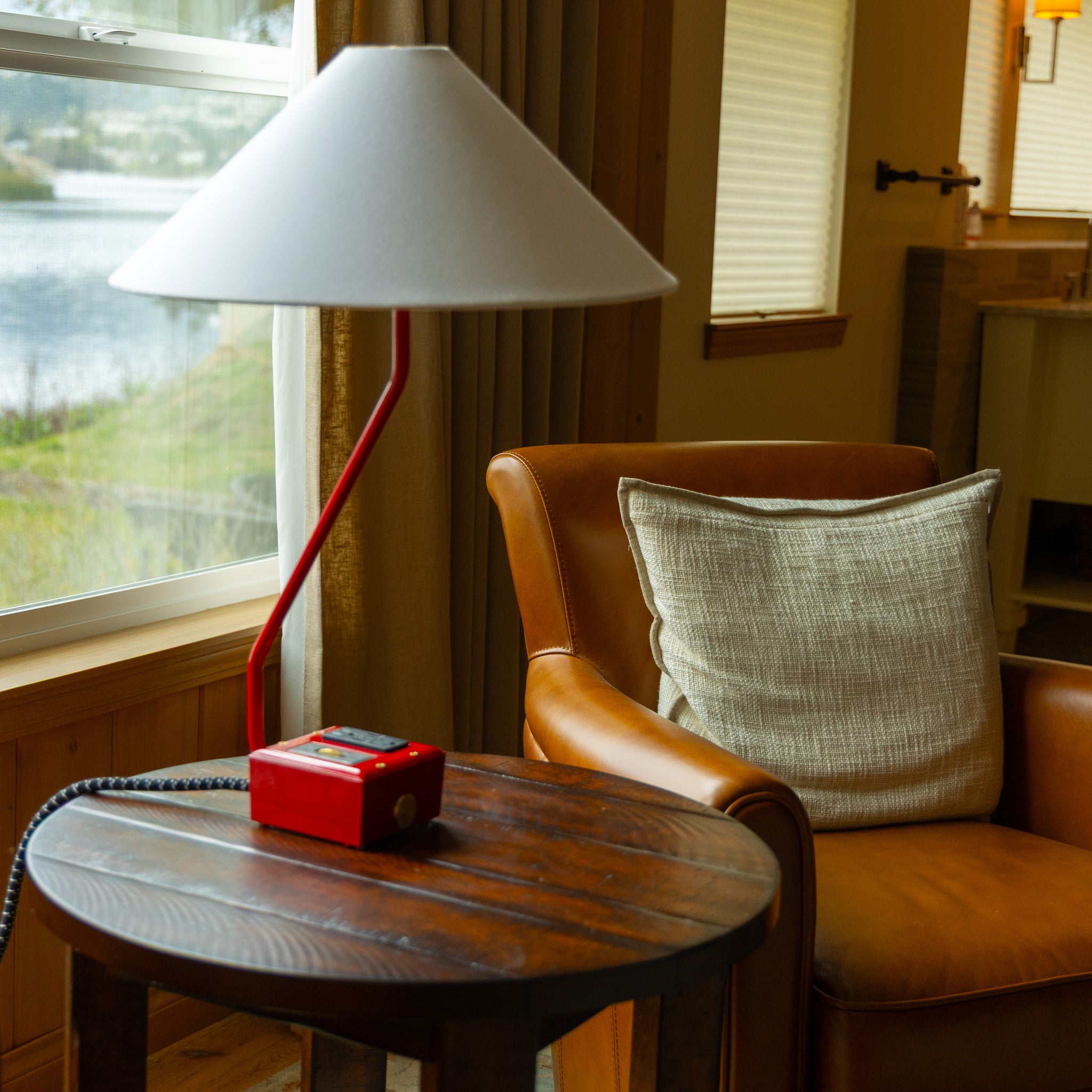 EUGENE FADE Smart DUAL USBC PD Surge Protected Table Lamp Bottle Rocket Red