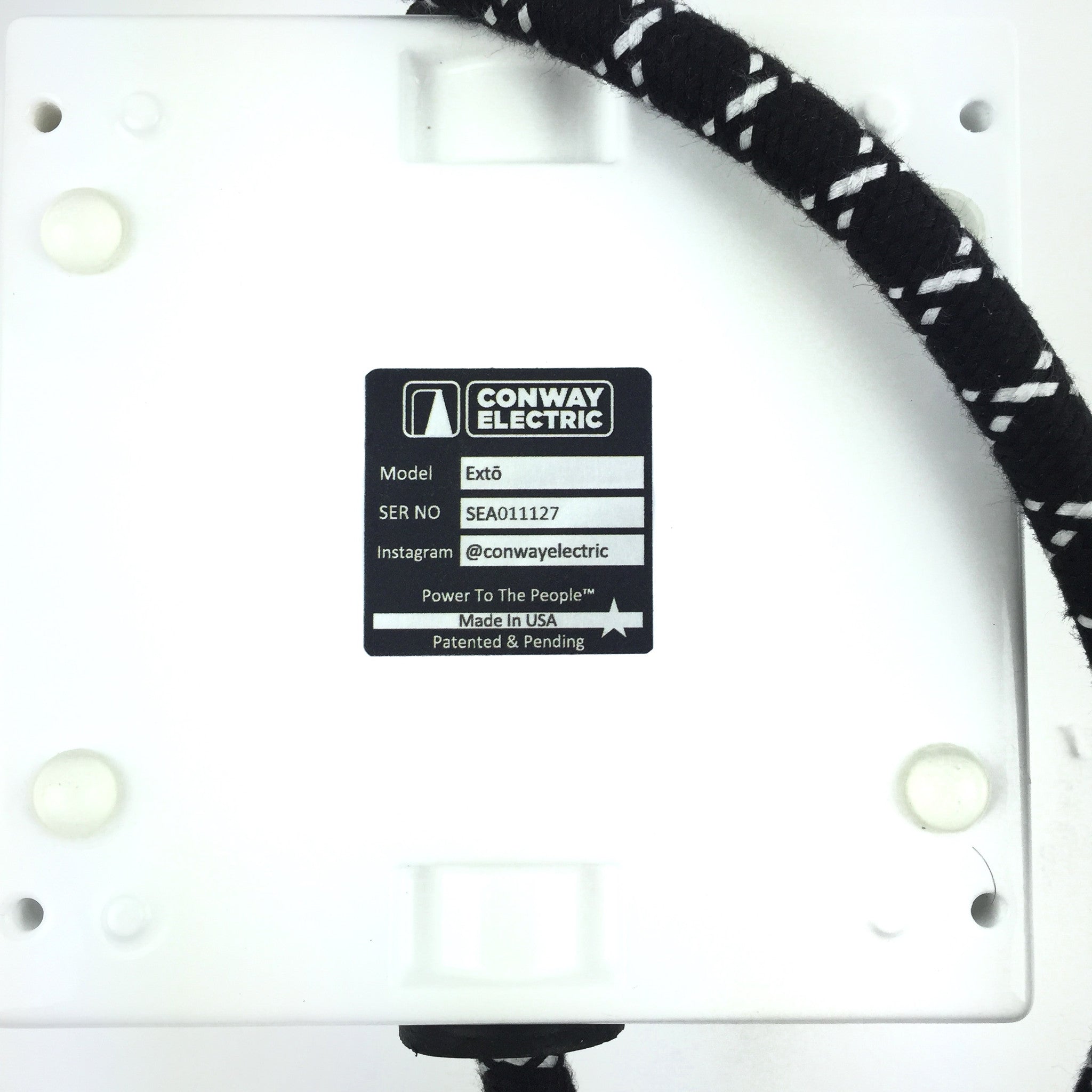 8' Extō+4 AC/DC White & Black