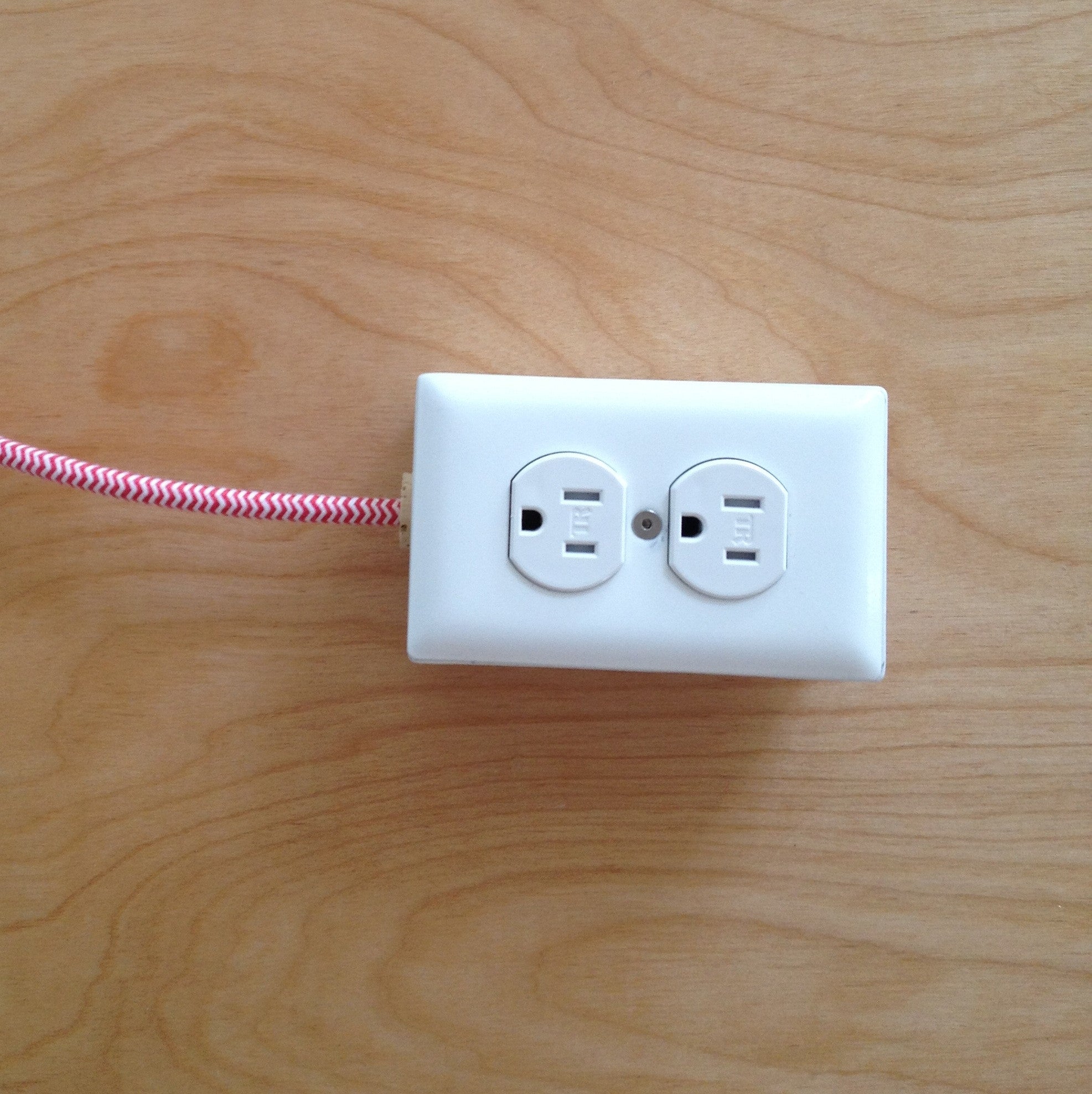 Extō Whitewash - A Modern Dual-Tamper-Resistant Outlet, 15-AMP Extension Cord