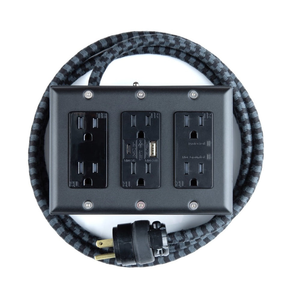 Carrara (Matte) Black 6Ft Extō Surge 900 Smart Chip USB / USB Type C Surge-Protected 6-Outlet Power Strip