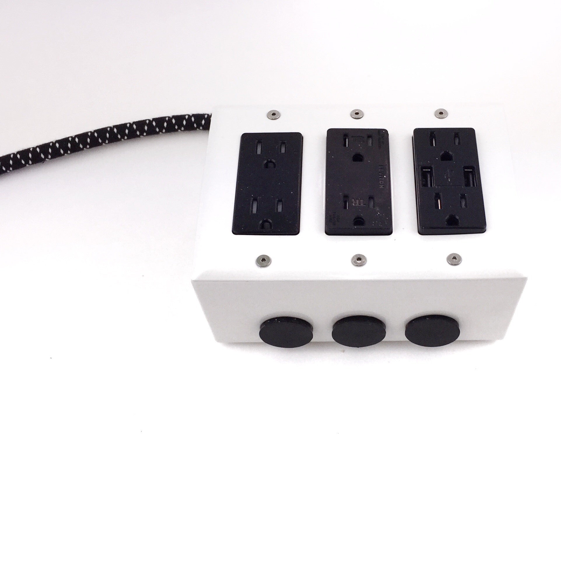 New! 6' Extō Surge 900 Smart Chip Surge-Protected Smart USB / USB Type C 6-Outlet Power Strip ACDC Black & White