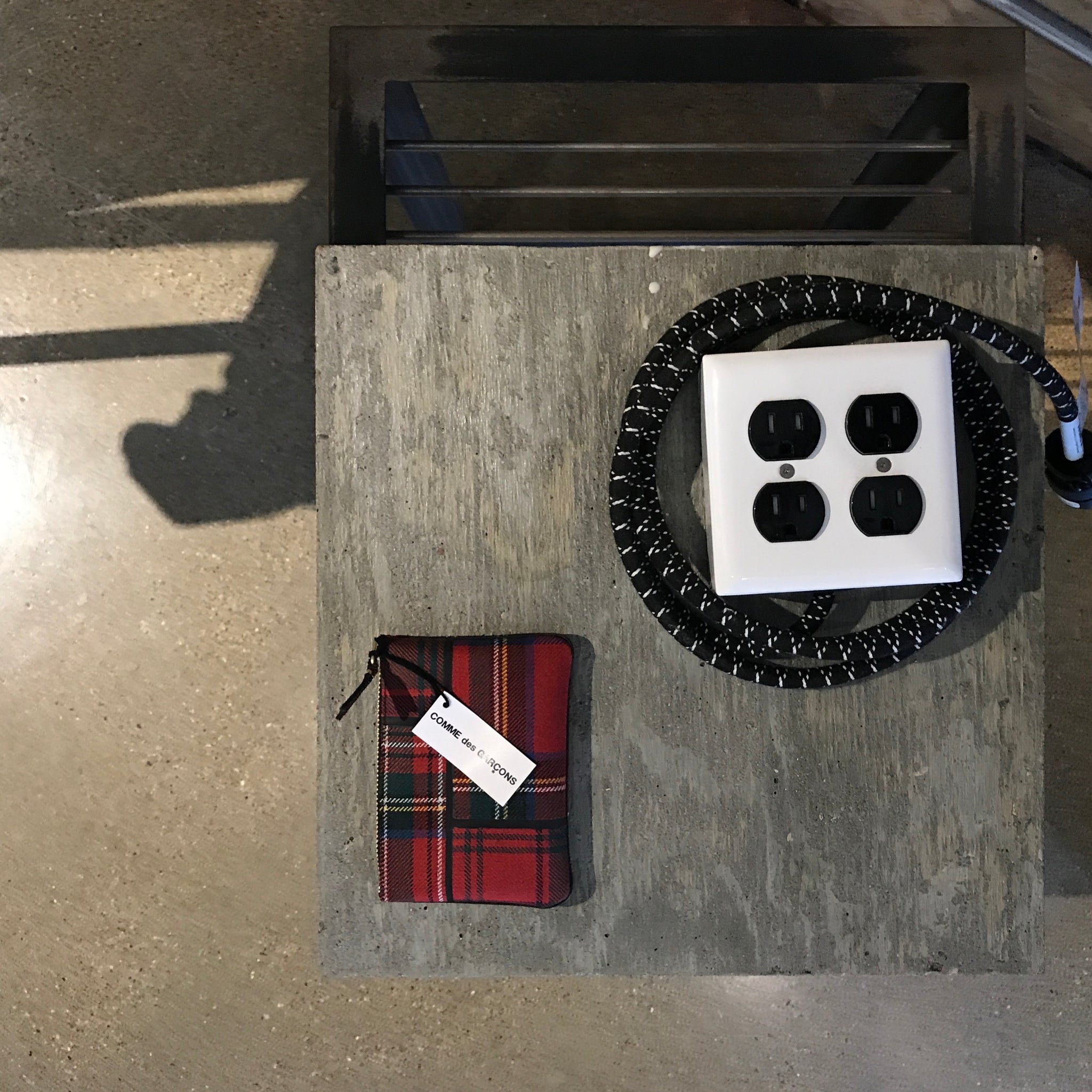 8' Extō+4 AC/DC White & Black