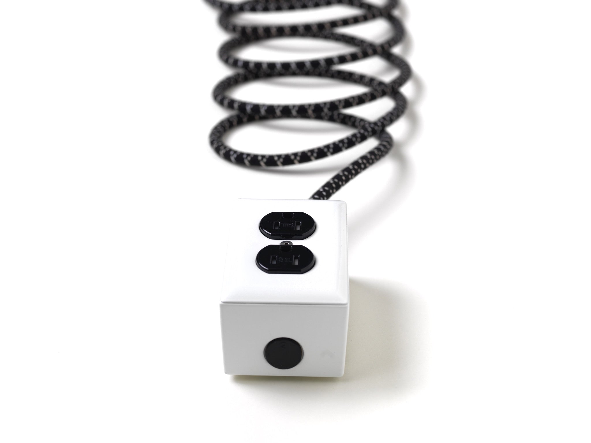 Extō AC/DC Black & White - A Modern Dual-Tamper-Resistant Outlet, 15-AMP Extension Cord